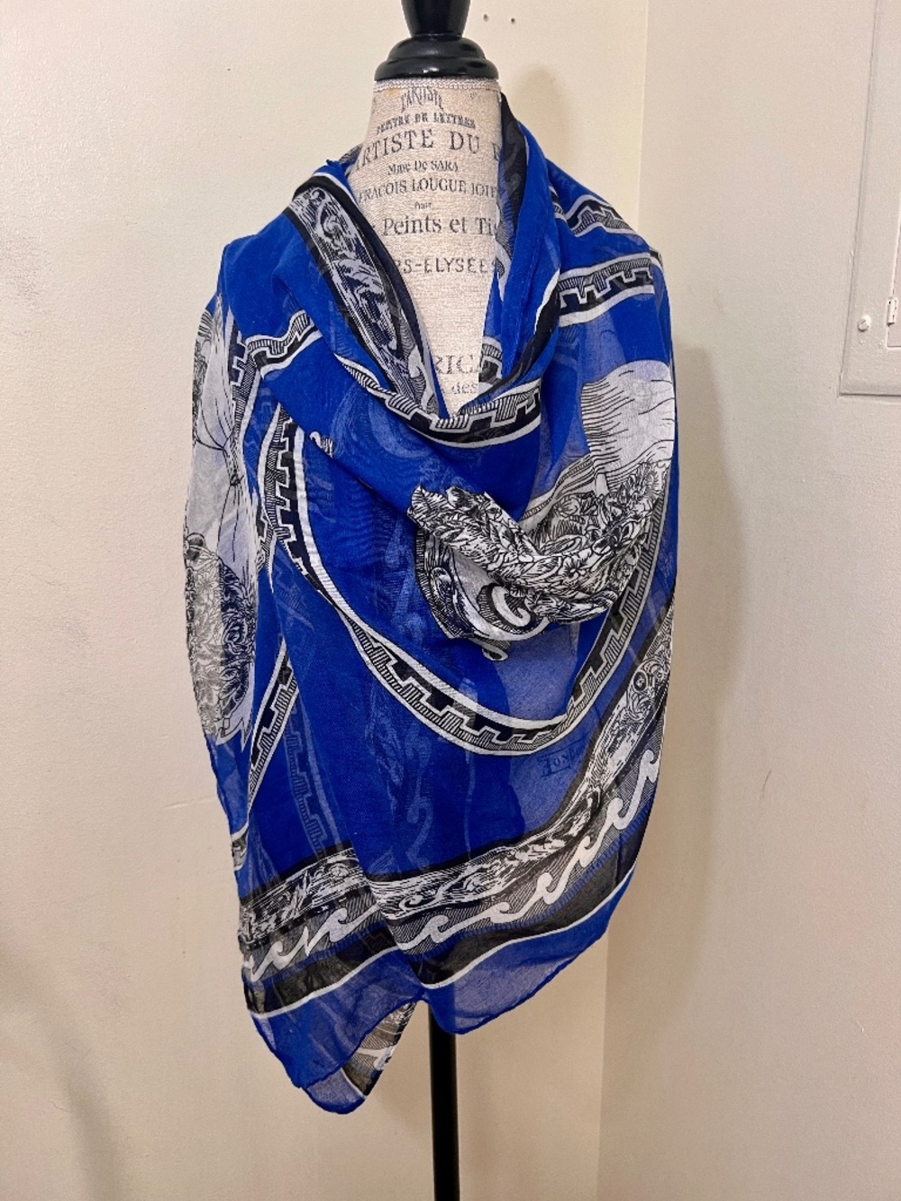 Huge Charlotte Russe lightweight reach blue scarf/wrsp/palantin w/elegant design